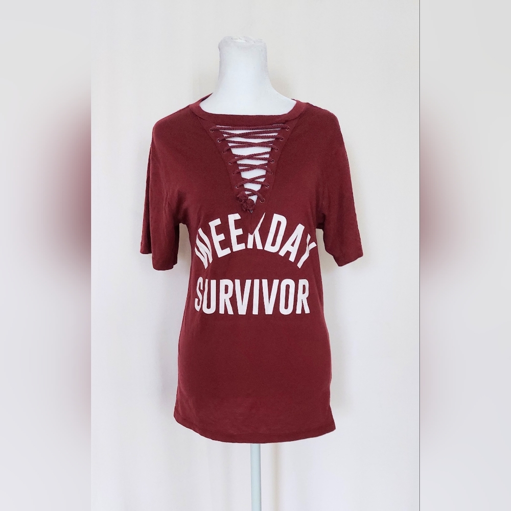 Disney Short Sleeve Graphic T Shirt Weekday Survivor Maroon Red Size Small